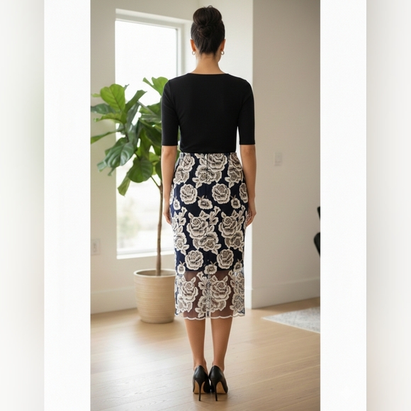 T-Tahari Women's Carolina Skirt in April Navy/Gold - Picture 2 of 5